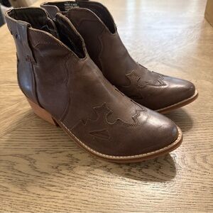 Very Volatile Women's Drexel Ankle Boot Size 7